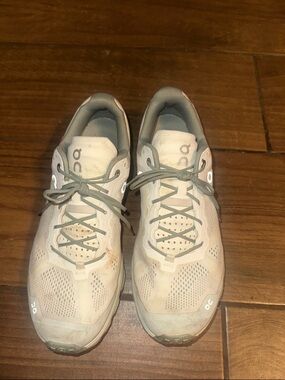 On Running Women’s Athletic Shoes